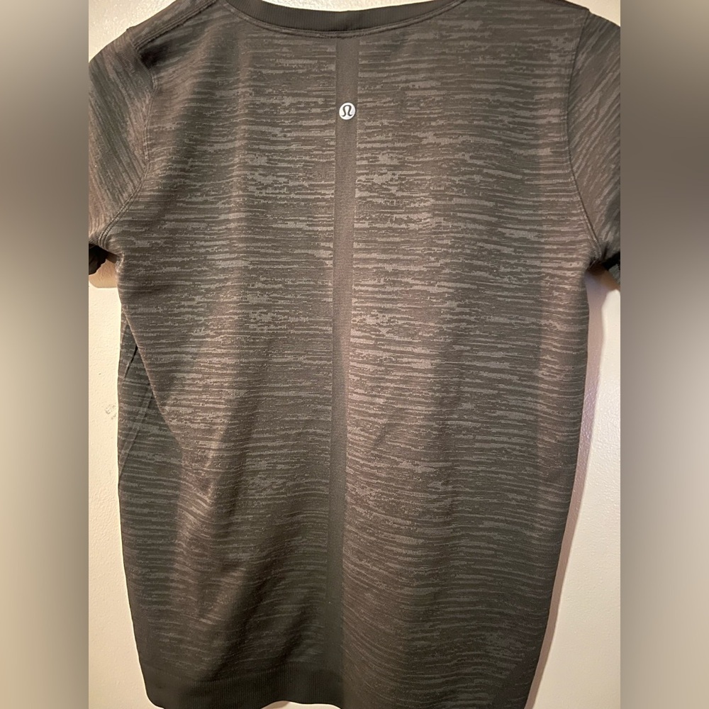 lululemon athletica swiftly tech green stretchy top comfy gym yoga athleisure - Picture 5 of 6